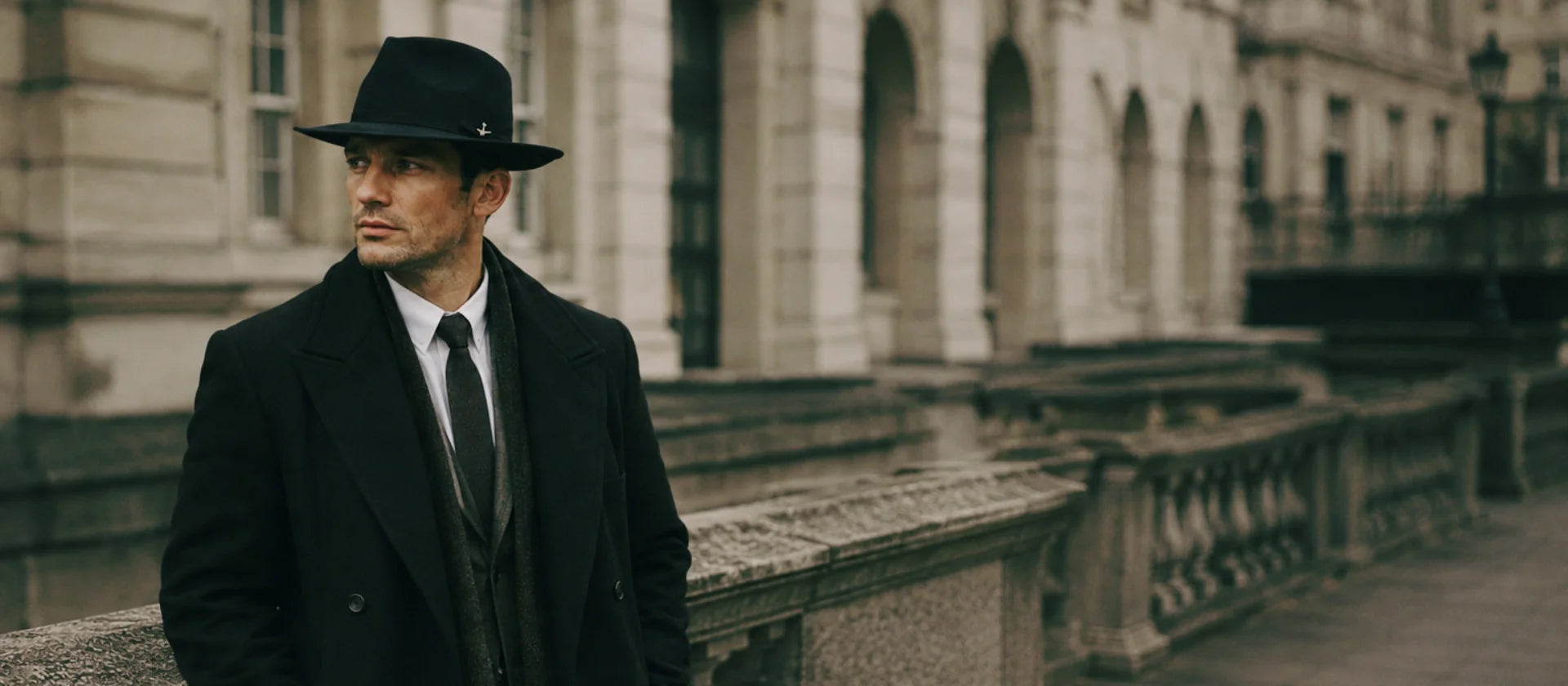 Felt Hat vs Straw Hat: Which One Should Men Choose?