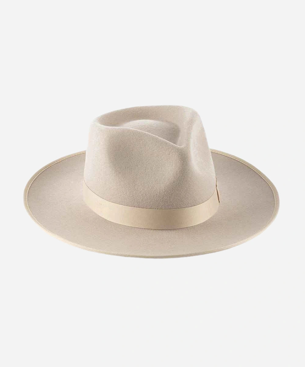 "light beige felt hat"