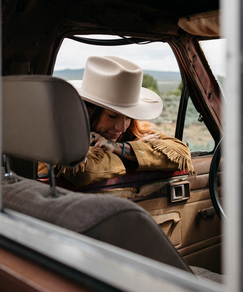Close up of female model in casual shirt wearing Latitude natural cream felt cowboy hat LBORA